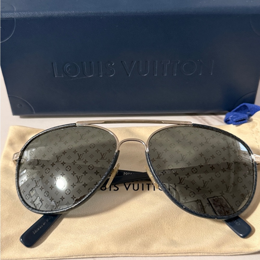 Louis Vuitton Silver Frame Aviator Sunglasses with Monogram Grey Lenses